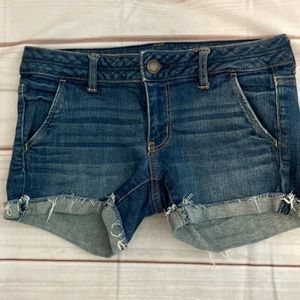 American Eagle Size 6 stretch shorts
